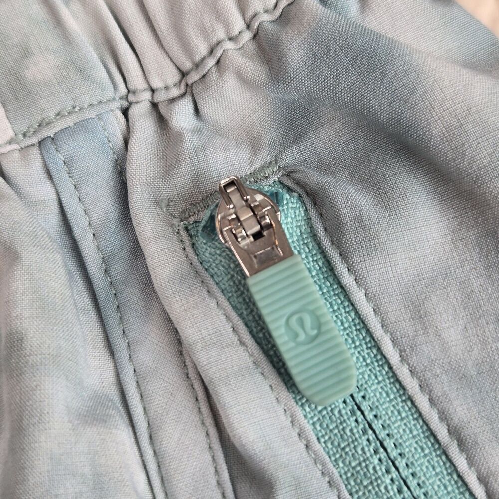 Lululemon Tracker Short V 4” Size 6 Diamond Dye White Wash Marsh Green Swift - Picture 7 of 9
